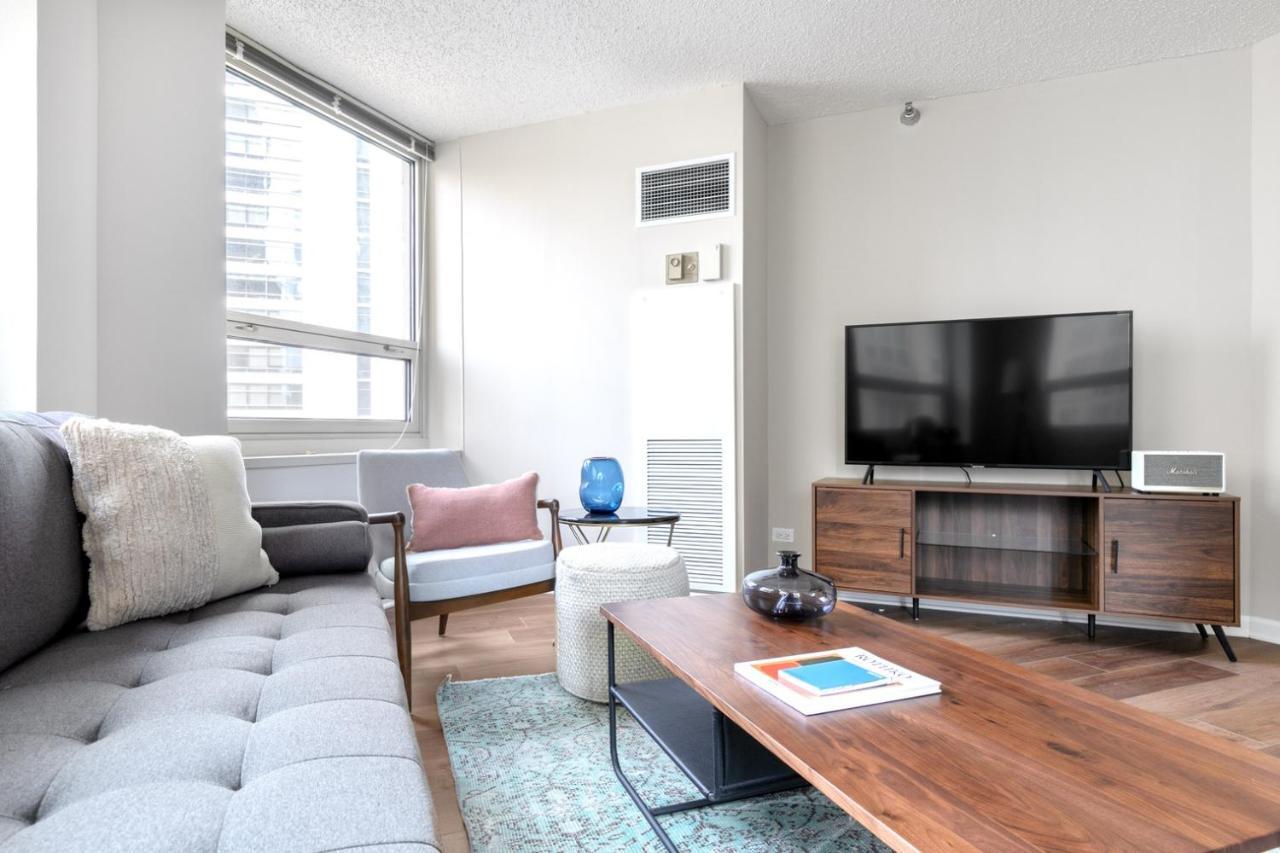 River N 1br W Gym Pool Nr Oak St Chi-270 Chicago