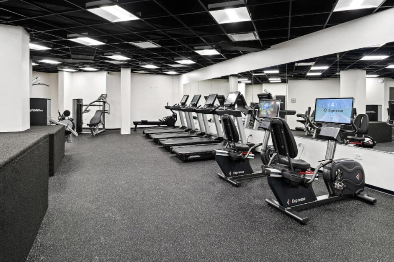 Gold Coast 1br W Doorman Gym 2 Blocks To L Chi-550 * Chicago