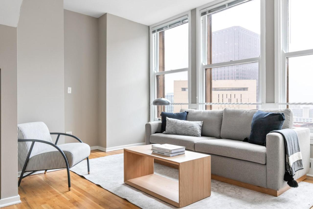 Loop 2br W Gym Doorman Same Block As L Chi-674 *