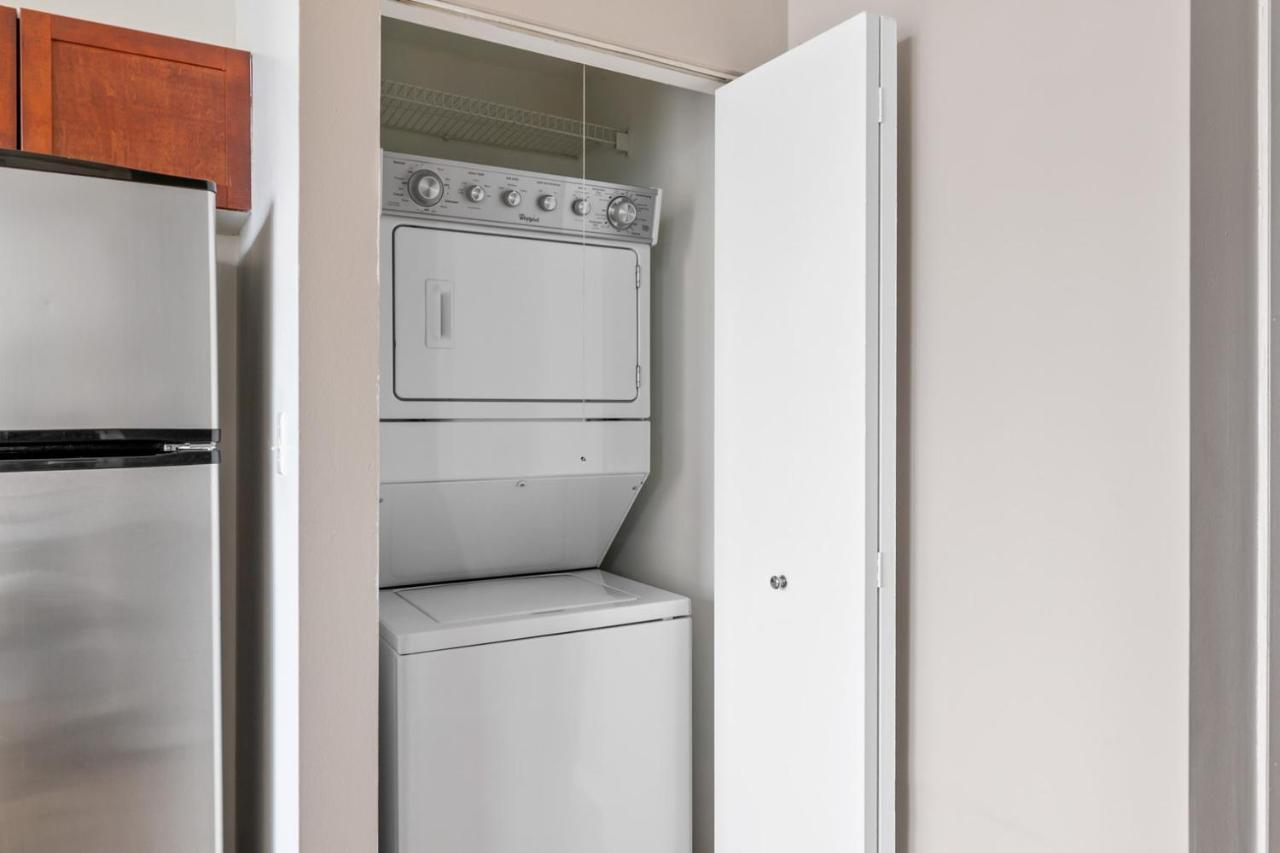 Loop 2br W Gym Doorman Same Block As L Chi-674 Apartment Chicago