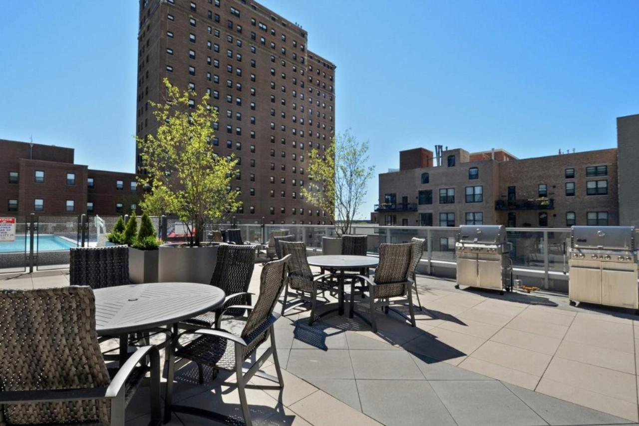 South Loop W Pool Gym Nr Grant Park Chi-856 Chicago