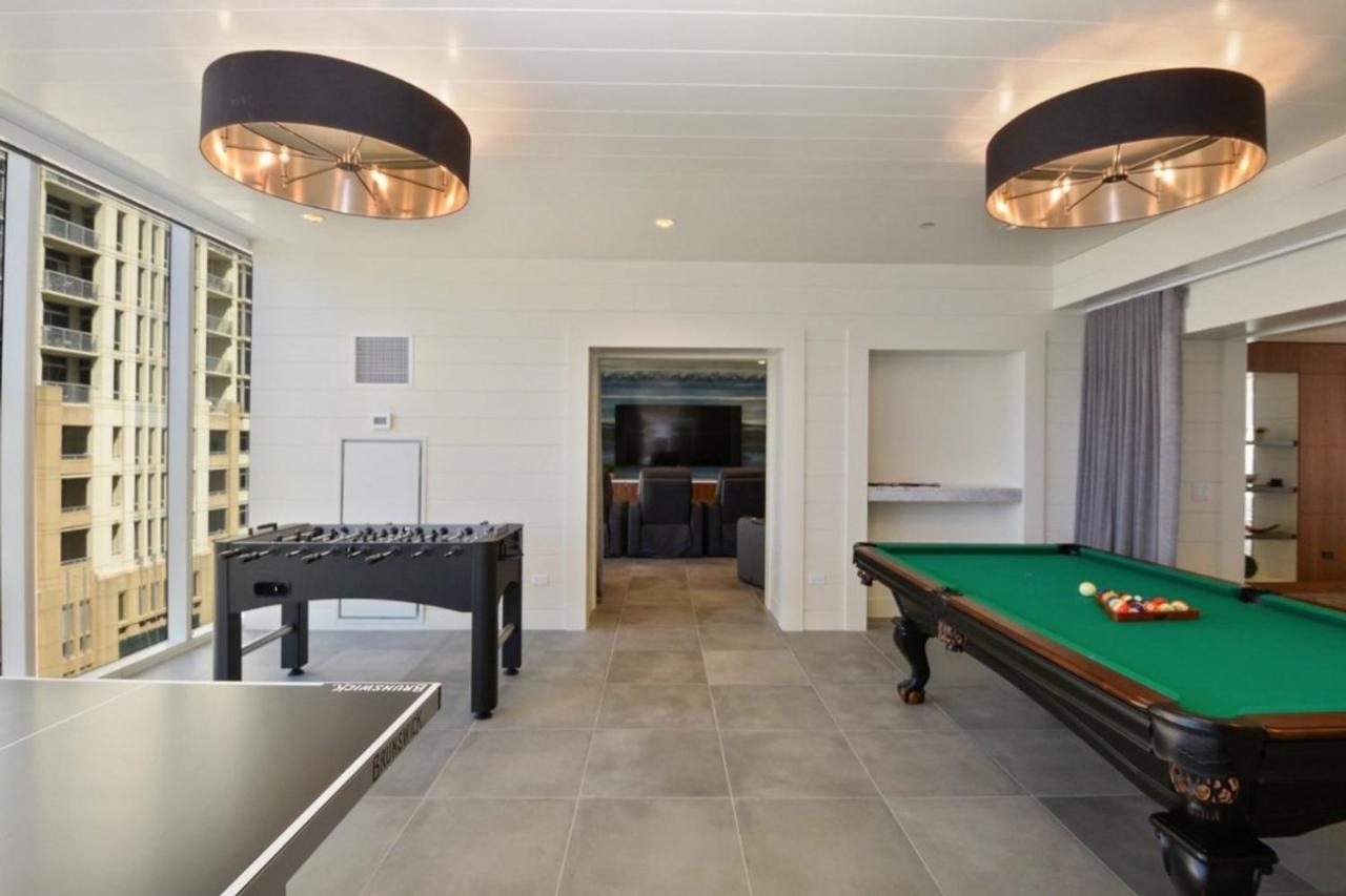 South Loop W Pool Gym Nr Grant Park Chi-856 *