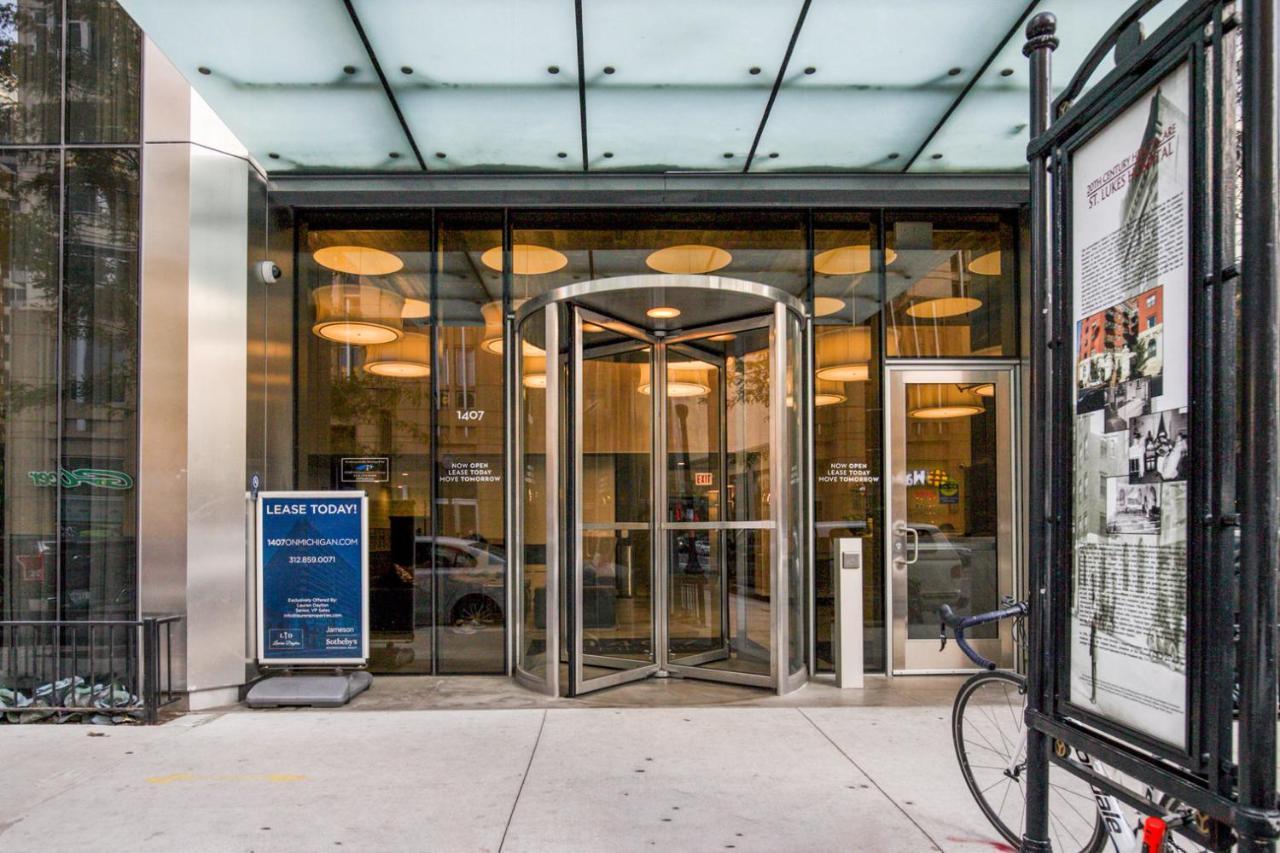 South Loop W Pool Gym Nr Grant Park Chi-856 *