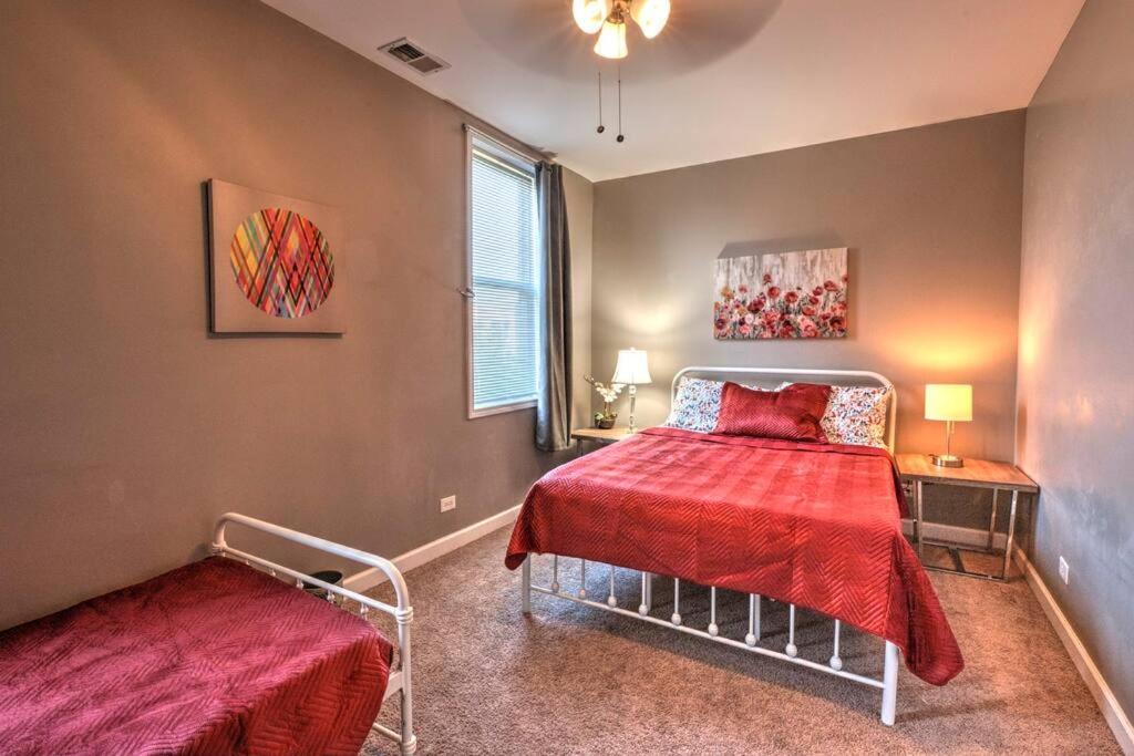 Spacious Row Next Transit Near Downtown W Parking Holiday home