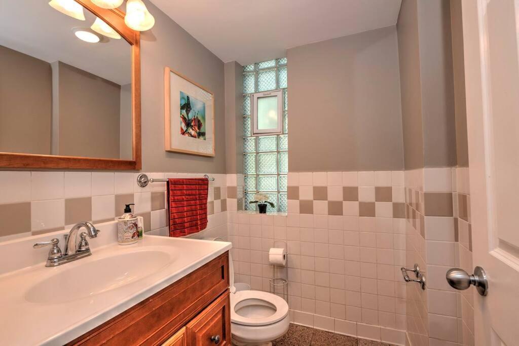 Holiday home Spacious Row Next Transit Near Downtown W Parking Chicago
