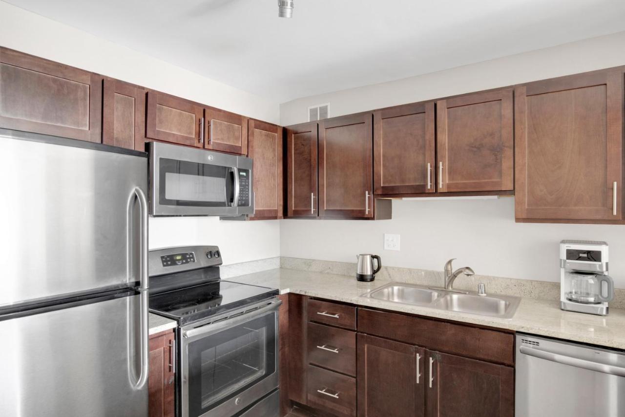 Apartment Streeterville 2br W Deck Gym Nr Park Chi-589 *