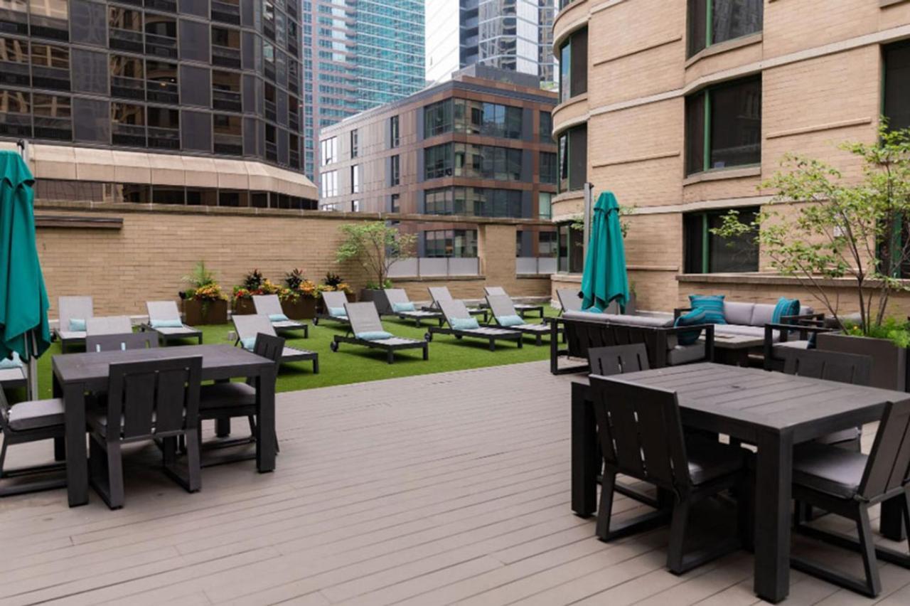 Streeterville 2br W Deck Gym Nr Park Chi-589 *