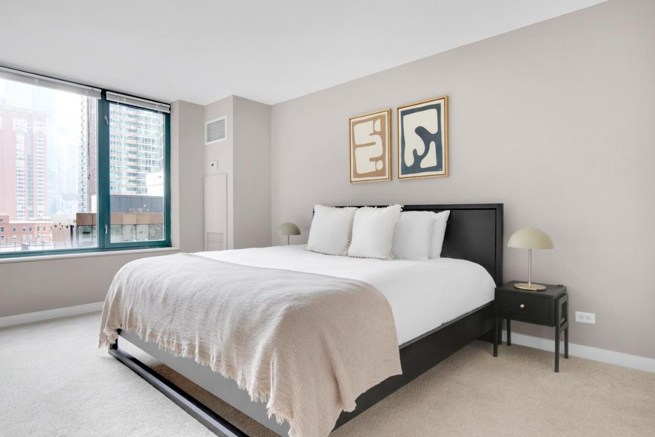 Streeterville 2br W Deck Gym Nr Park Chi-589 * Chicago
