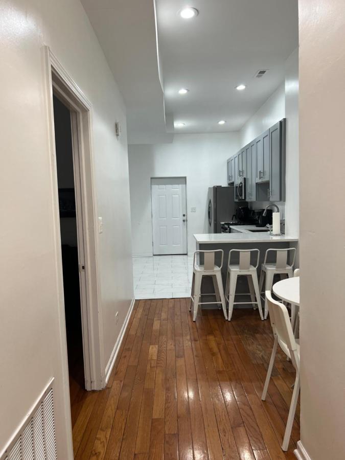Adorable 2 Bedroom With Free Street Parking Apartment Chicago