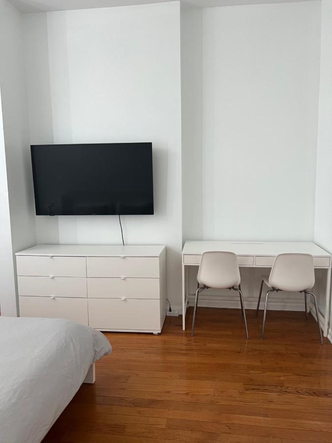 Adorable 2 Bedroom With Free Street Parking Chicago