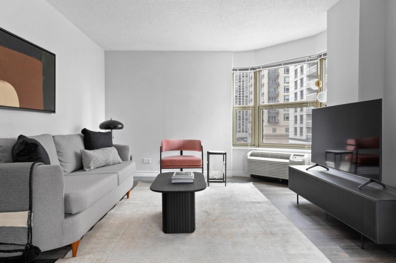 Apartment Gold Coast 1br W Deck Gym Lounge 1 Block To L Chi-650 *