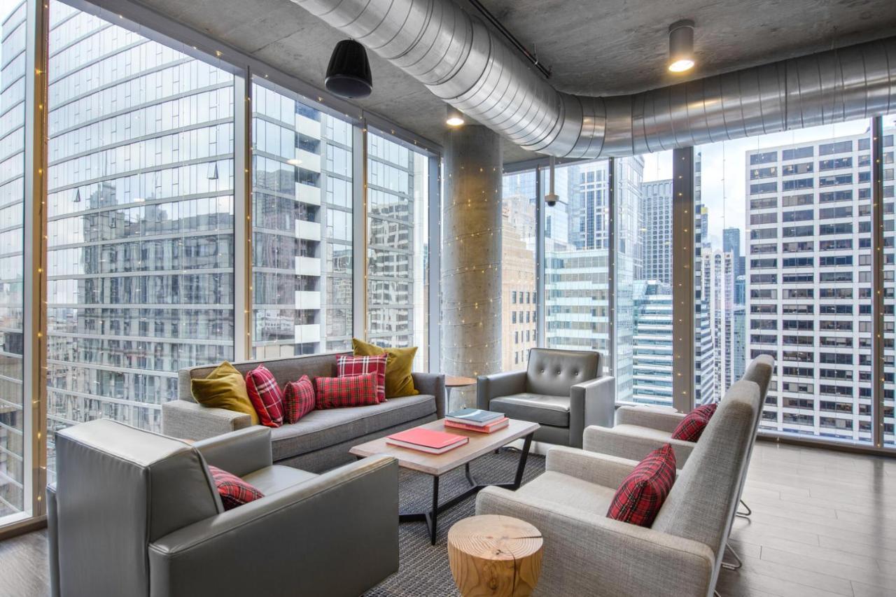 Loop W Lounge Roof Nr Riverwalk Chi-792