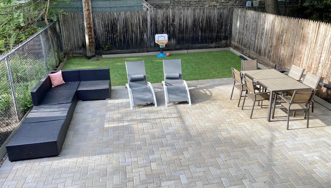 Lincoln Park With Backyard!
