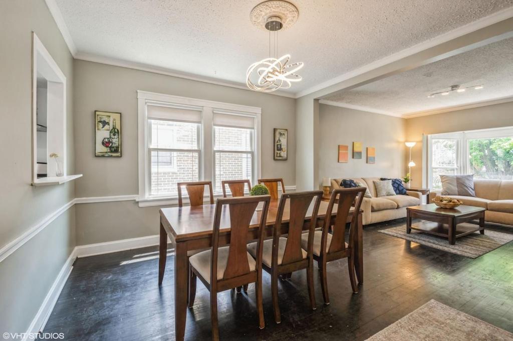 A Terrific House For A Large Group. *