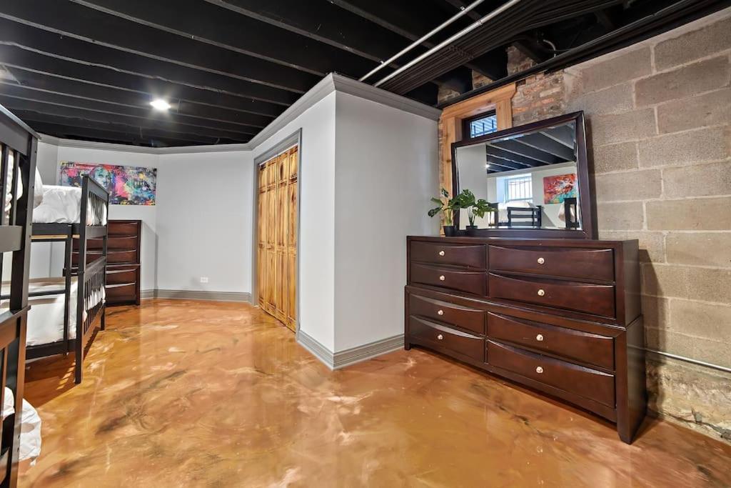Mid-century Gem Steps From United Center Holiday home *