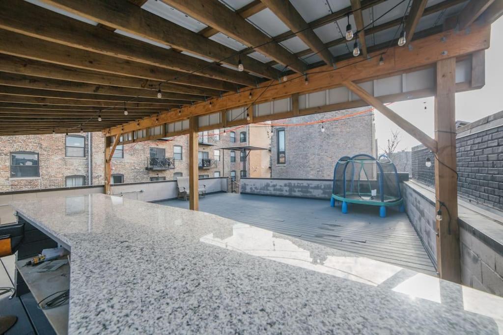 Mid-century Gem Steps From United Center Holiday home *