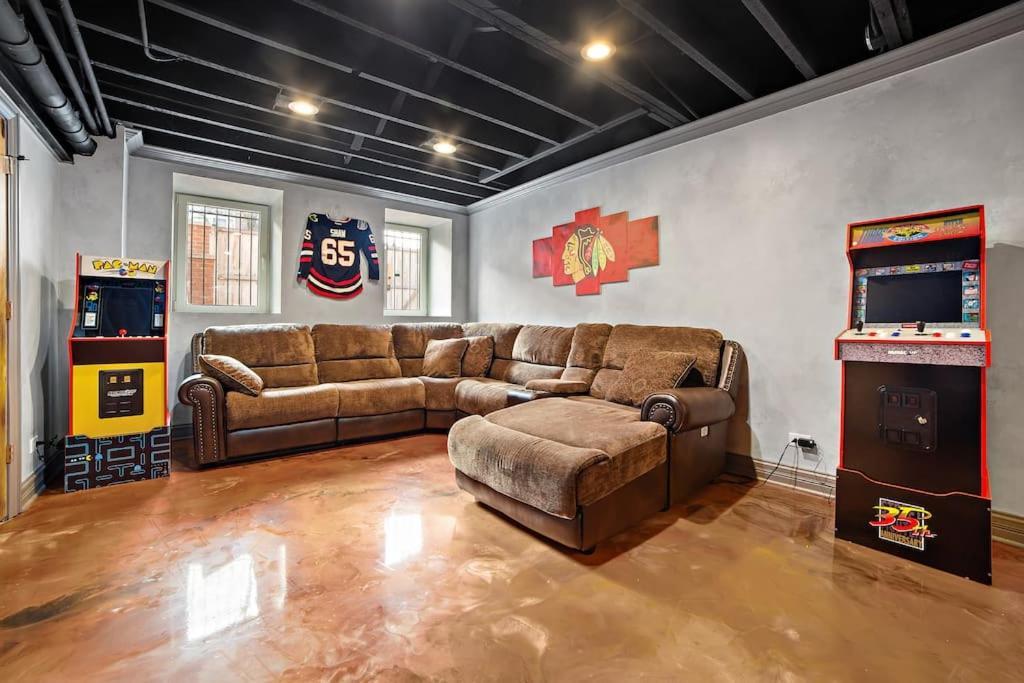 Mid-century Gem Steps From United Center * Chicago