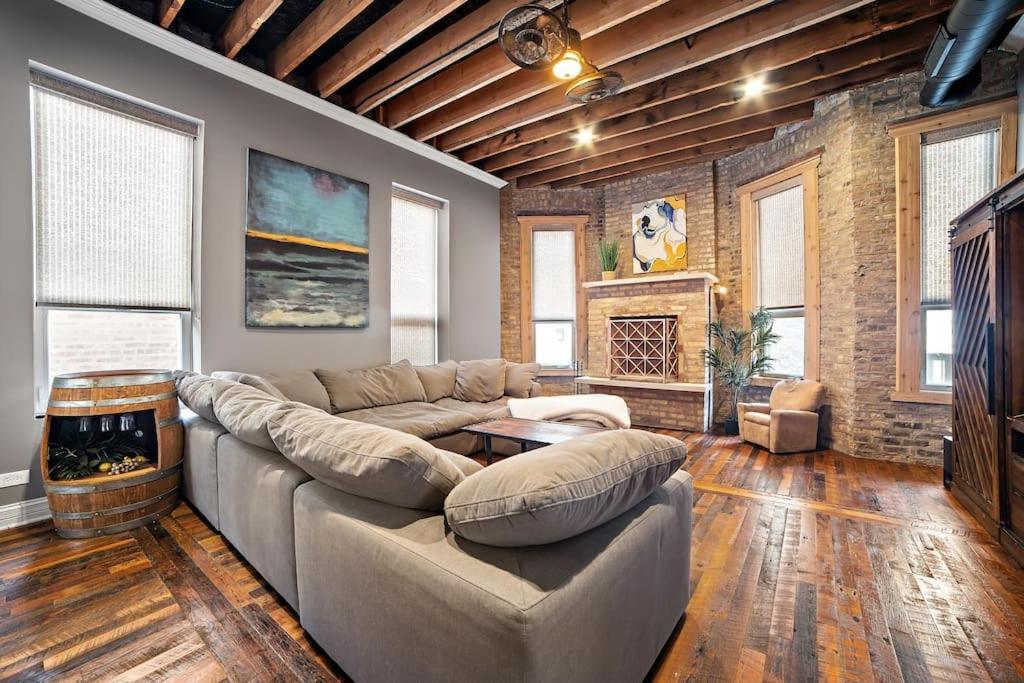 Holiday home Mid-century Gem Steps From United Center Chicago