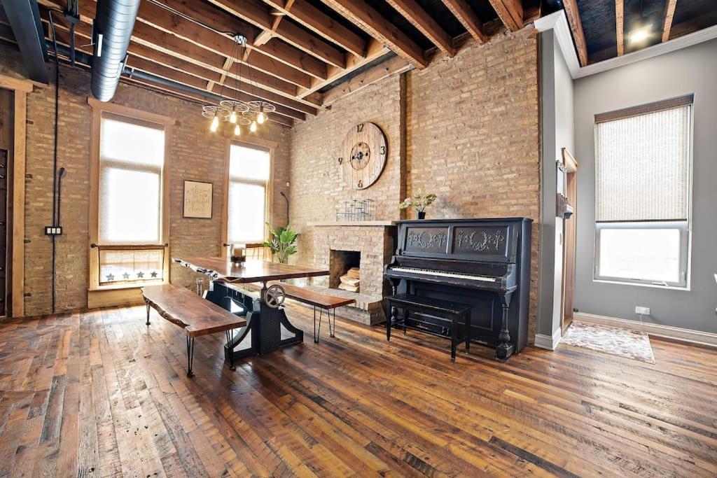 Mid-century Gem Steps From United Center *