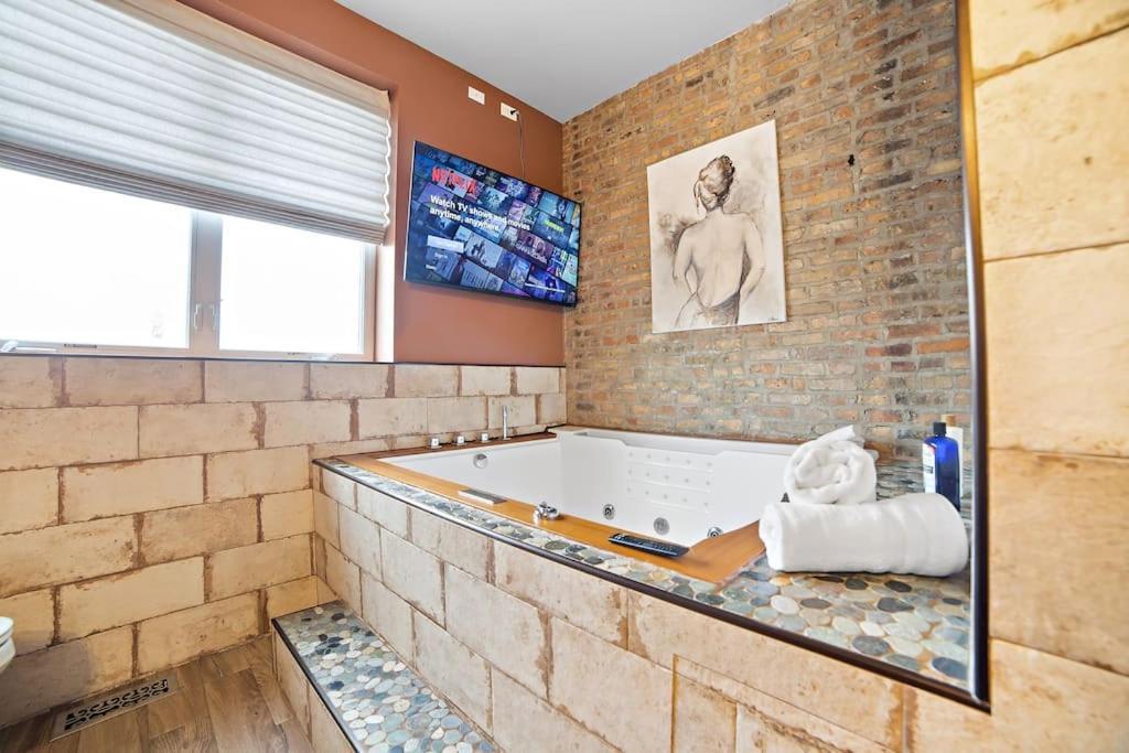 Mid-century Gem Steps From United Center