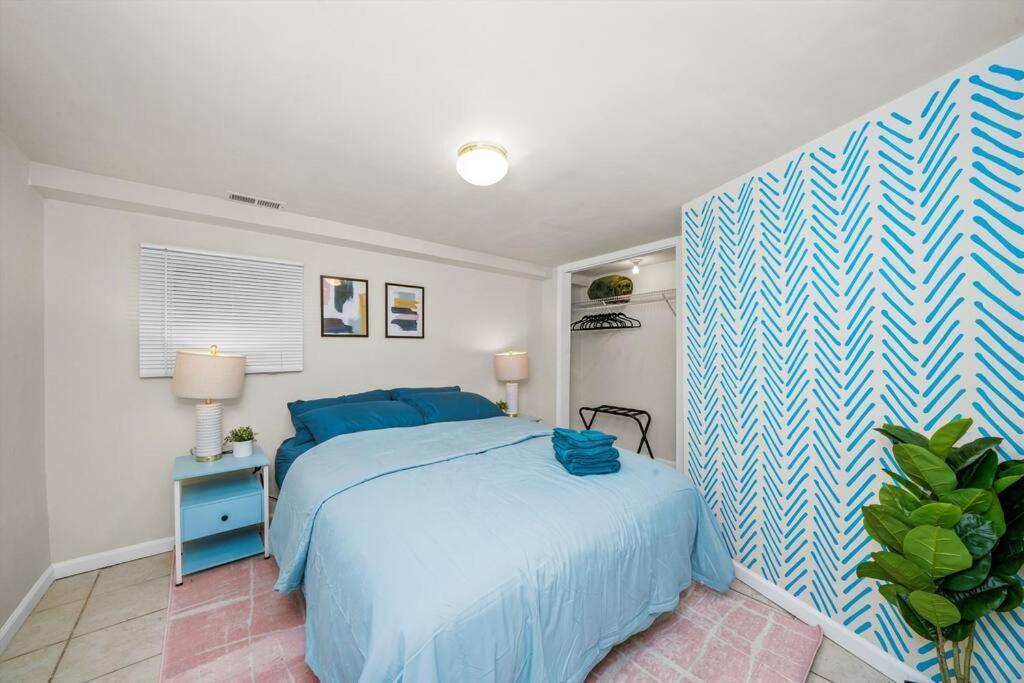 Walk To Train L Near Attractions And Ord L Free Parking L Patio * Chicago