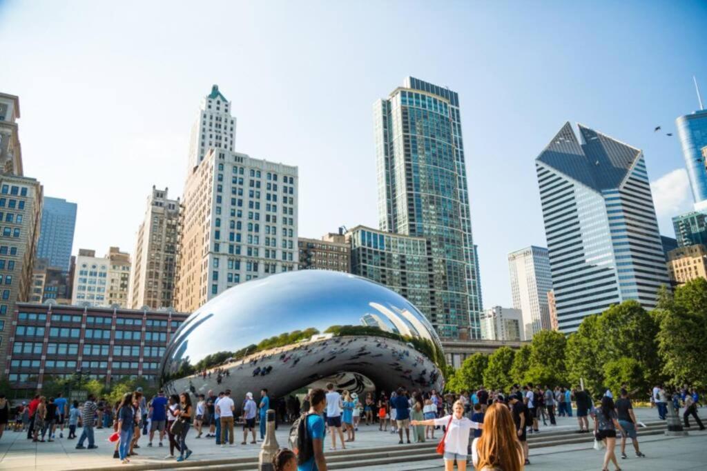 Walk To Train L Near Attractions And Ord L Free Parking L Patio Apartment