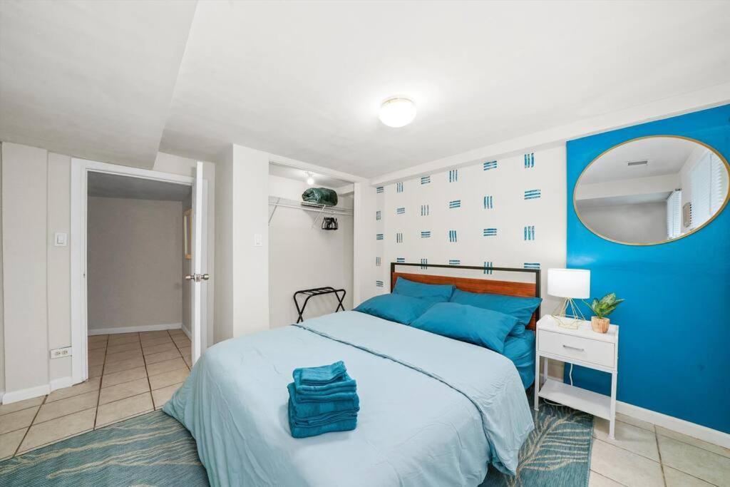 Walk To Train L Near Attractions And Ord L Free Parking L Patio Apartment Chicago