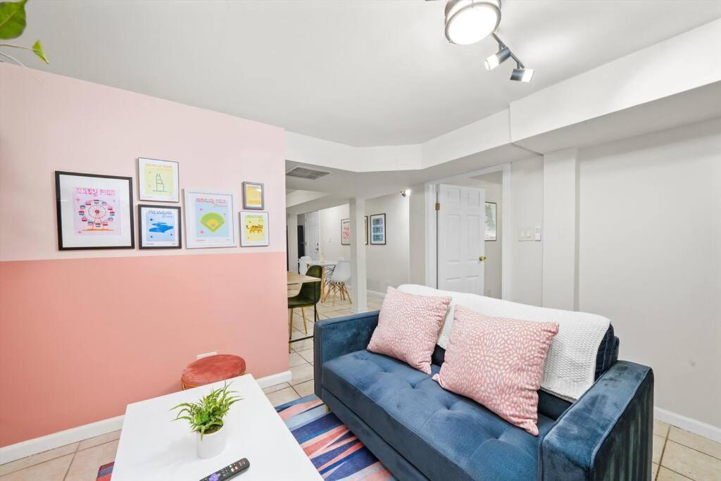Walk To Train L Near Attractions And Ord L Free Parking L Patio * Chicago
