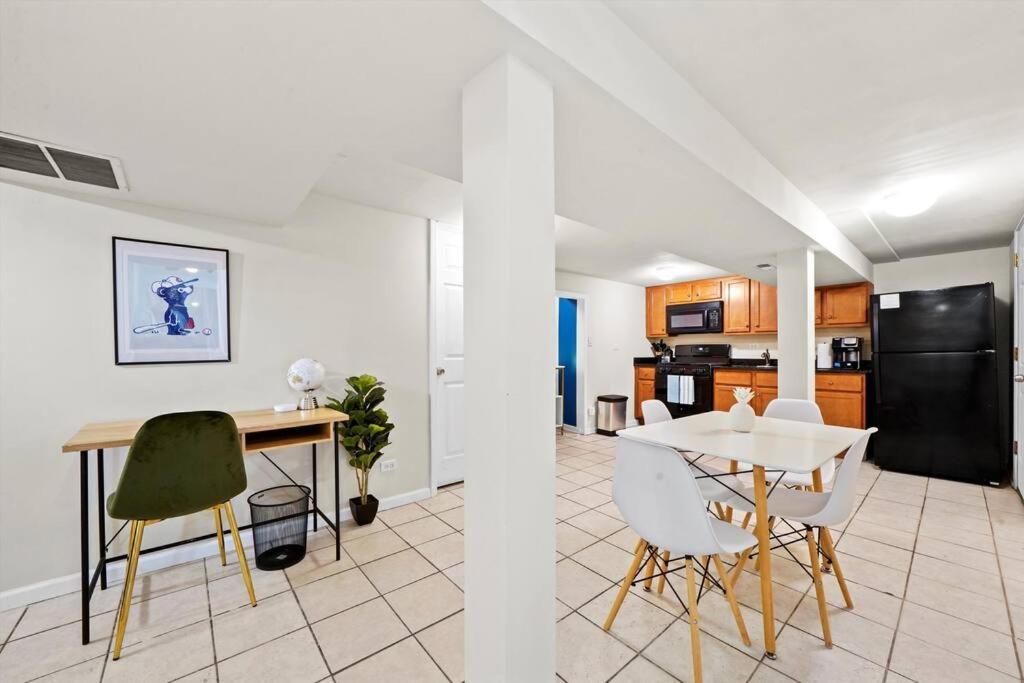 Walk To Train L Near Attractions And Ord L Free Parking L Patio *