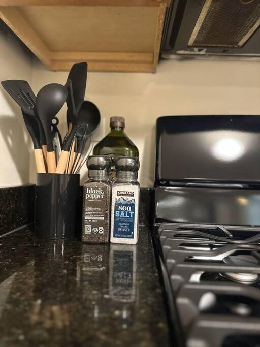 Walk To Train L Near Attractions And Ord L Free Parking L Patio Apartment Chicago