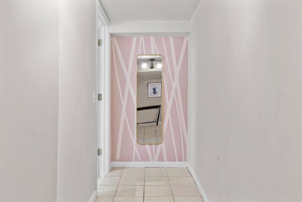 Walk To Train L Near Attractions And Ord L Free Parking L Patio Apartment Chicago
