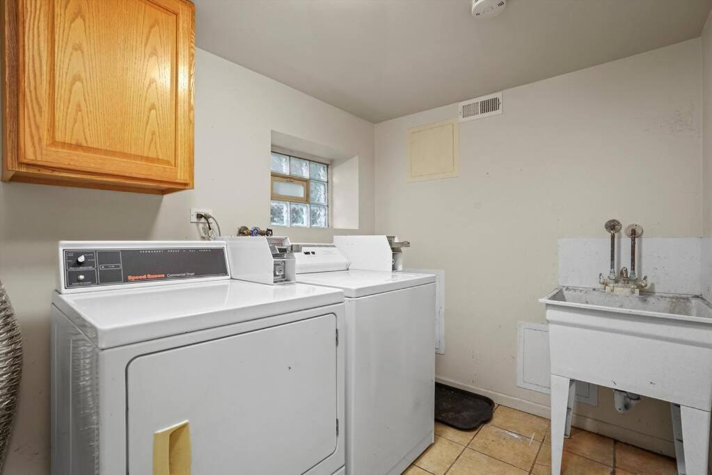 Walk To Train L Near Attractions And Ord L Free Parking L Patio Chicago