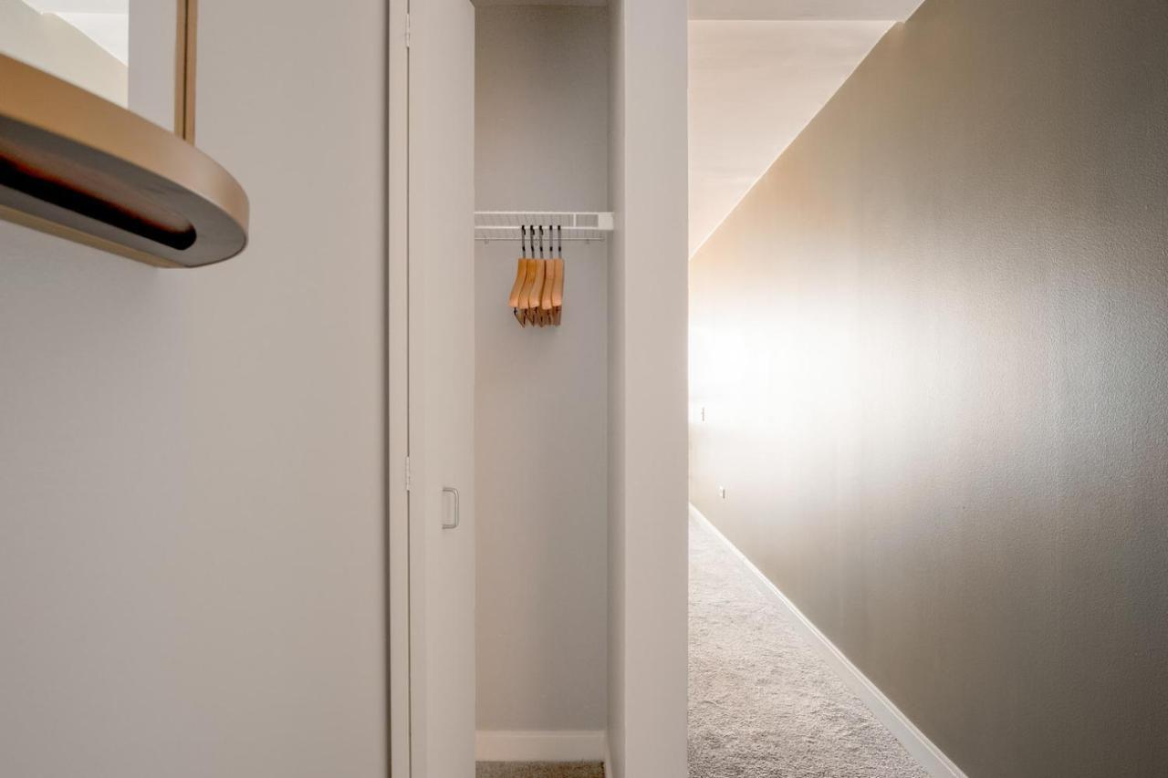Apartment Loop 1br W Gym Pool Lounge 1 Block From L Chi-699 Chicago