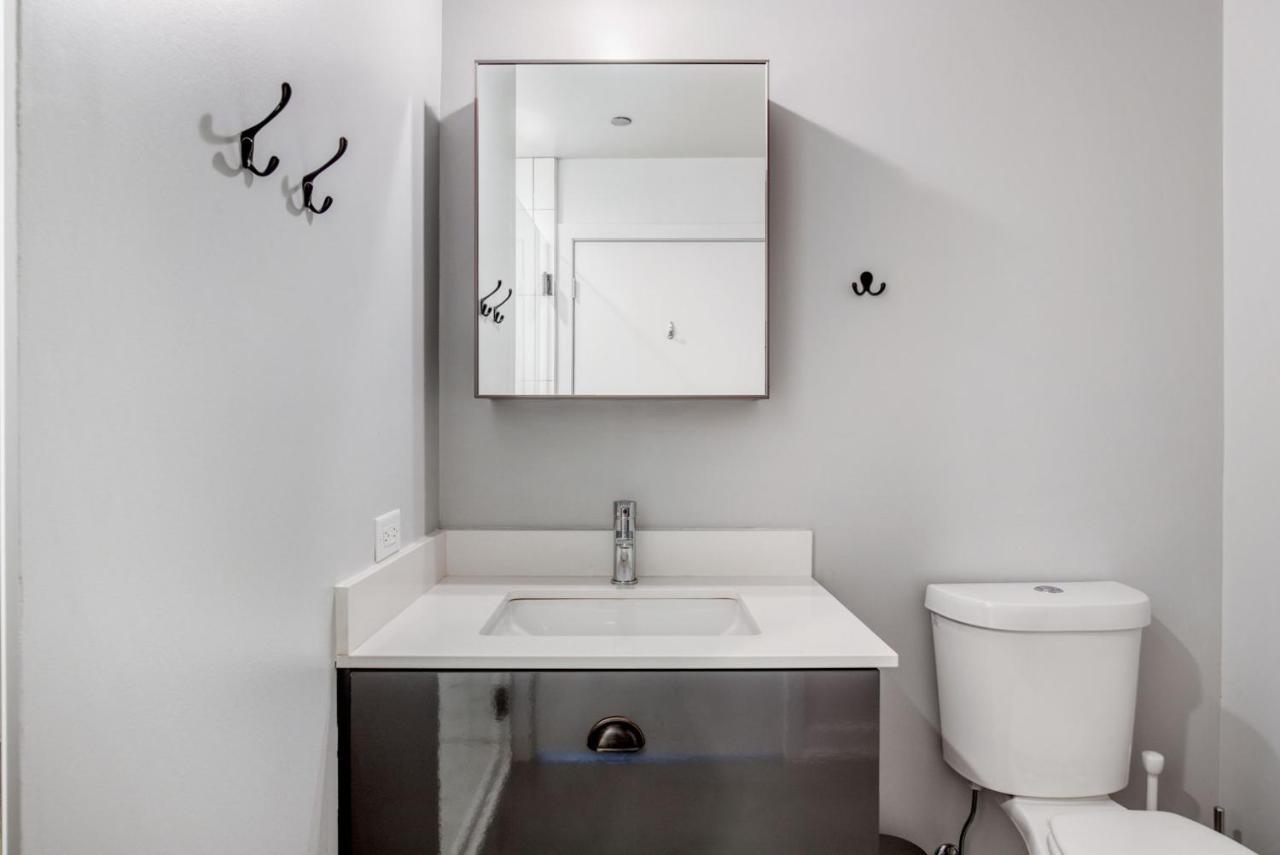 River North 1br W Gym Coffee Shop Nr L Chi-954
