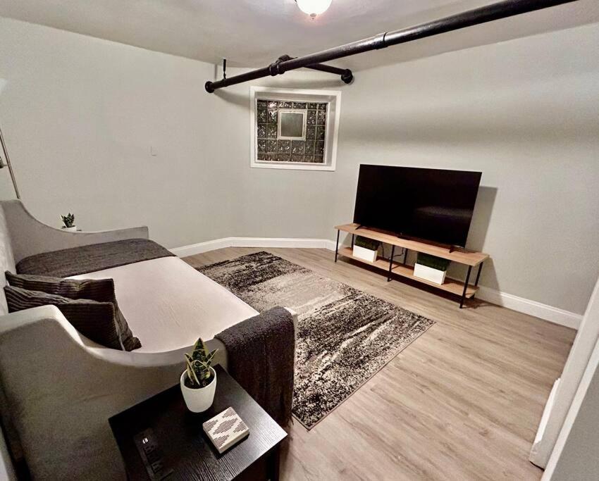 Apartment 2br Modern Near Uchicago & *