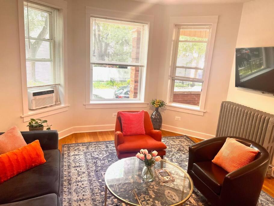 Apartment Modern Vintage 2br Walkable To Dining & Lakefront