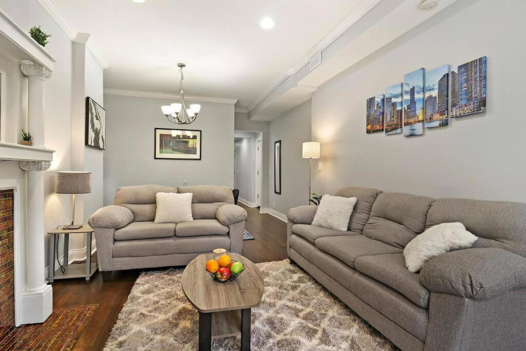 Apartment Live The Dream In Wrigleyville's 3br Gem Chicago
