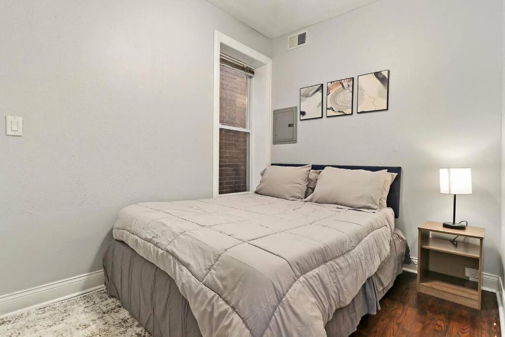 Apartment Live The Dream In Wrigleyville's 3br Gem *
