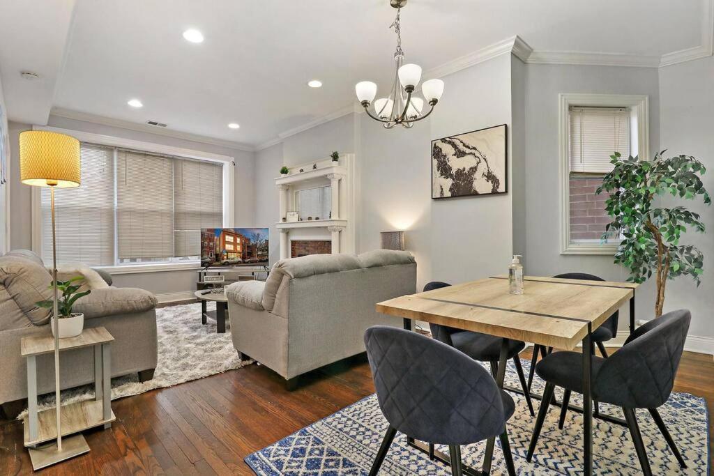 Live The Dream In Wrigleyville's 3br Gem * Chicago