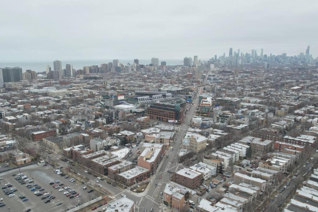 Apartment Live The Dream In Wrigleyville's 3br Gem