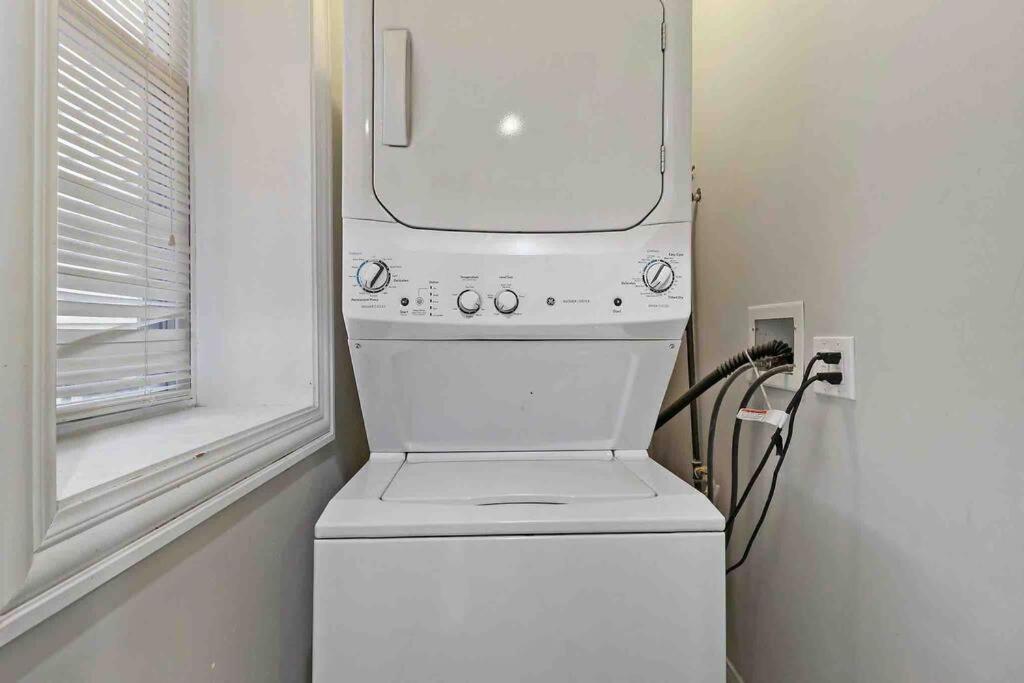 Apartment Live The Dream In Wrigleyville's 3br Gem *