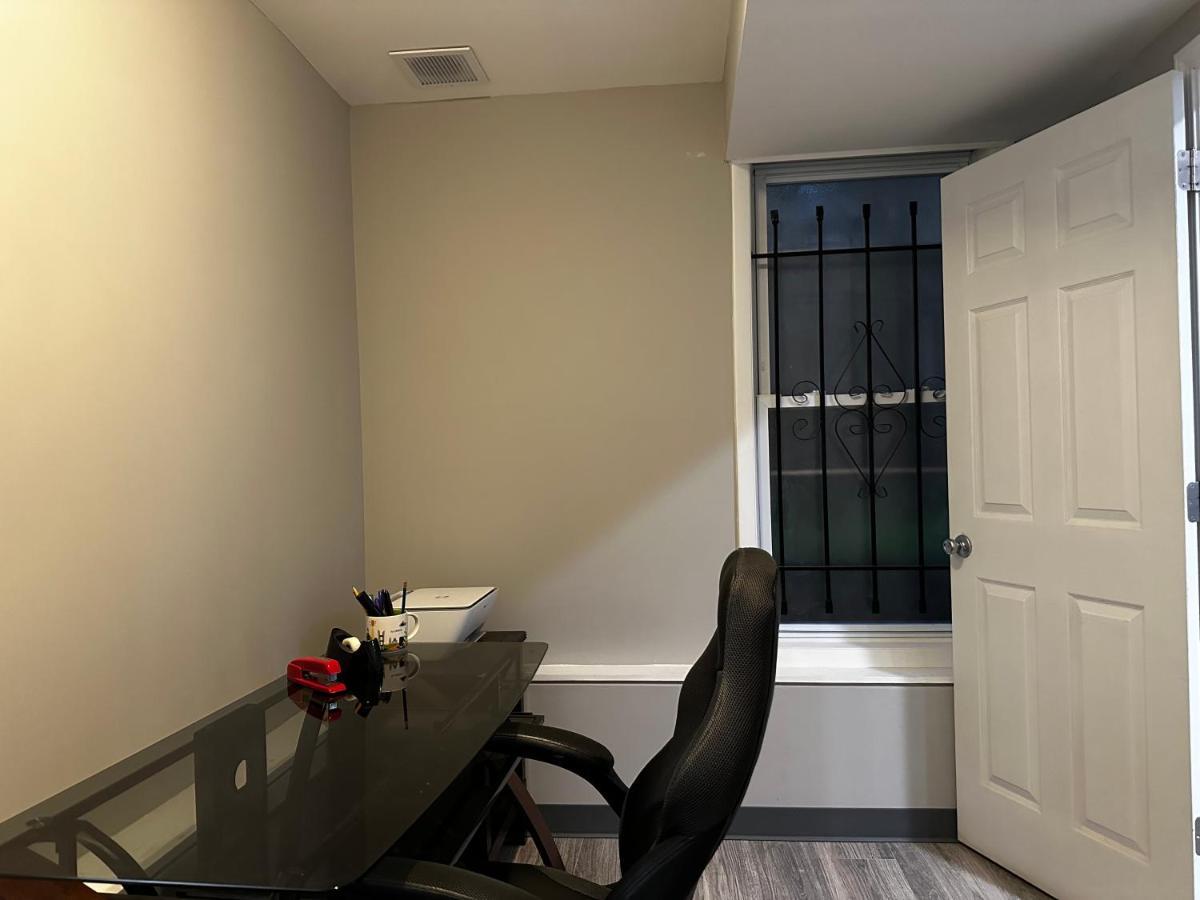 Cozy & Spacious In Irving Park Apartment *