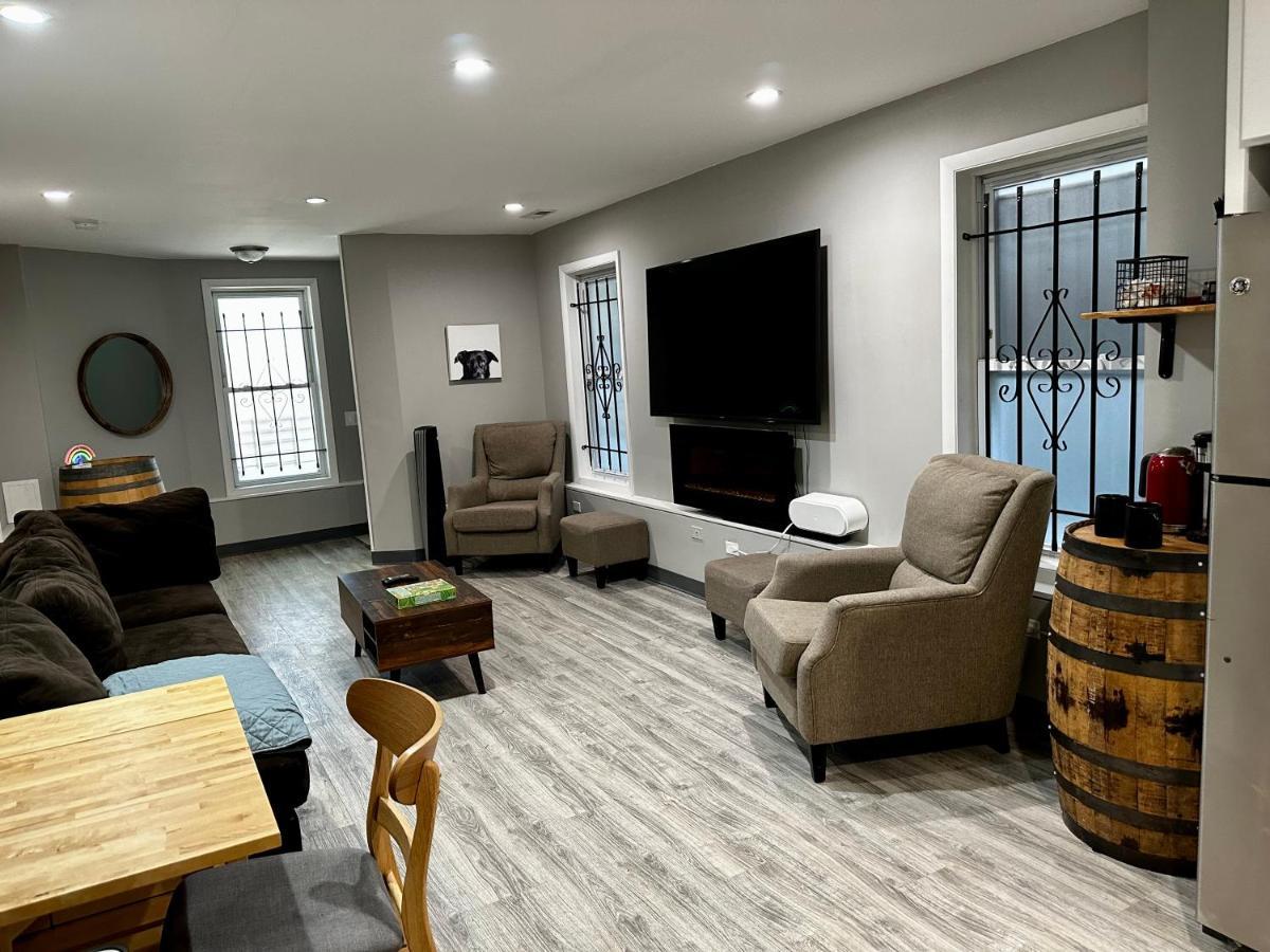 Cozy & Spacious In Irving Park *