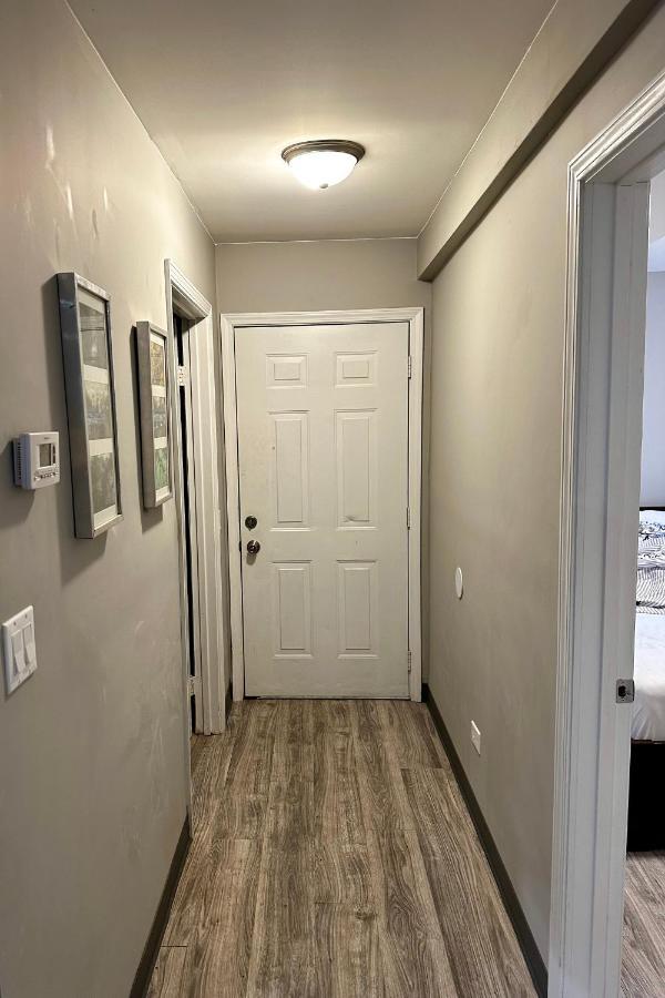 Cozy & Spacious In Irving Park Apartment