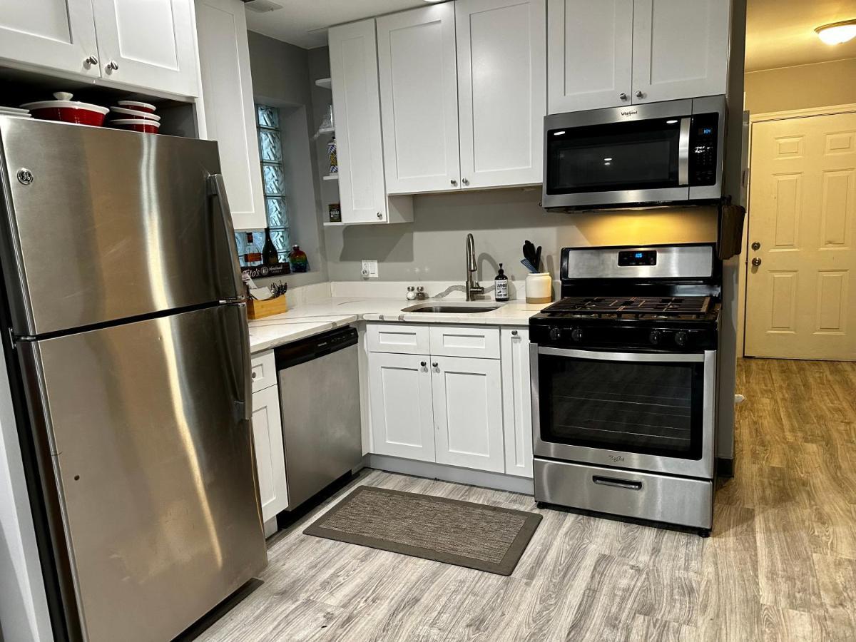 Cozy & Spacious In Irving Park *