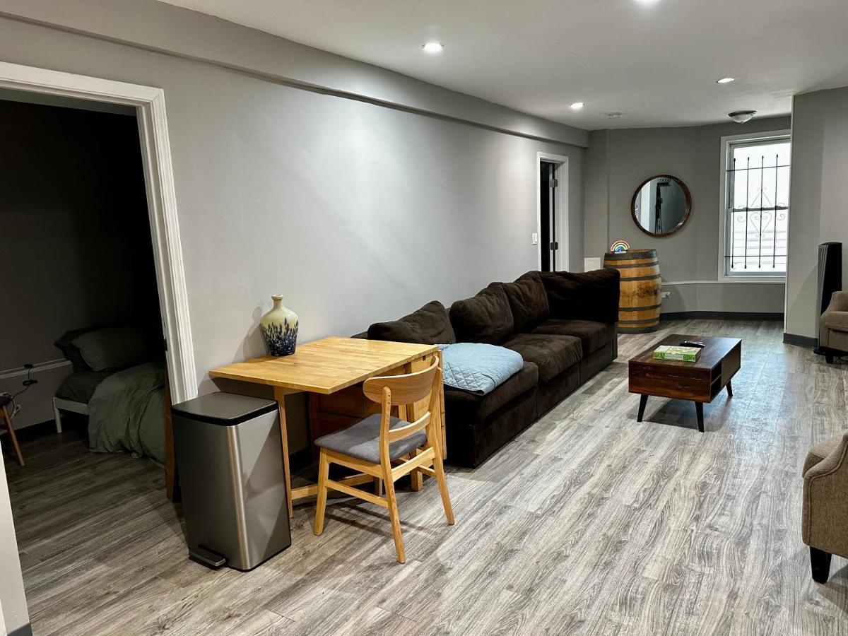 Cozy & Spacious In Irving Park