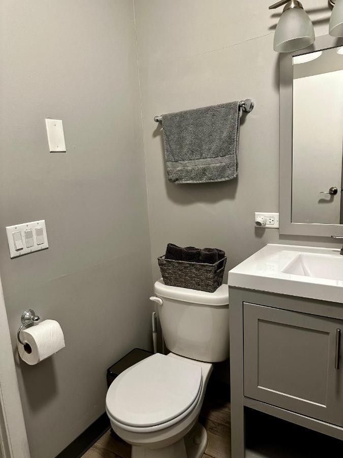 Cozy & Spacious In Irving Park Chicago