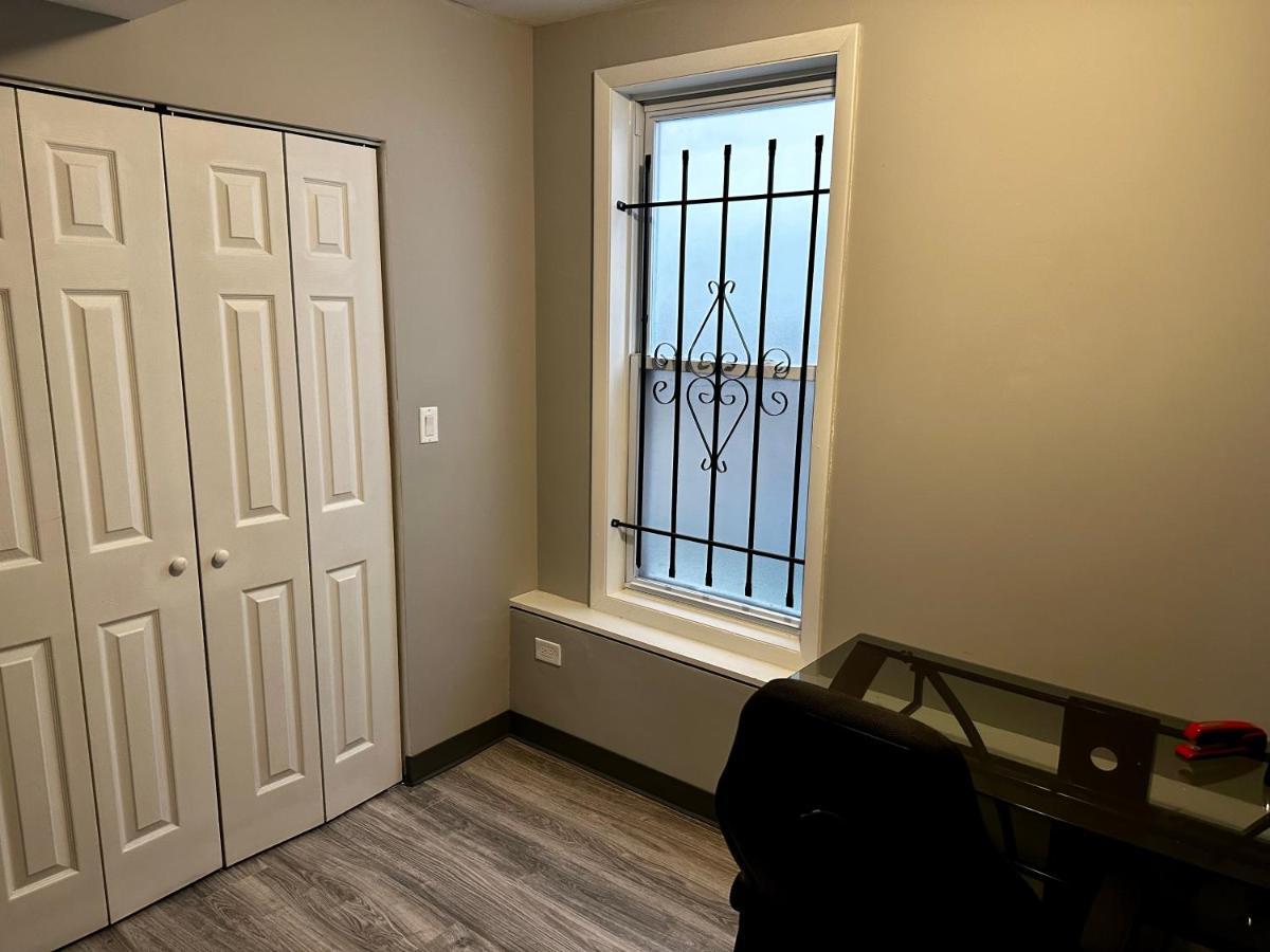 Cozy & Spacious In Irving Park Apartment