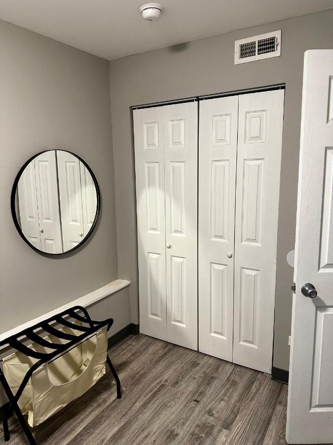 Cozy & Spacious In Irving Park *