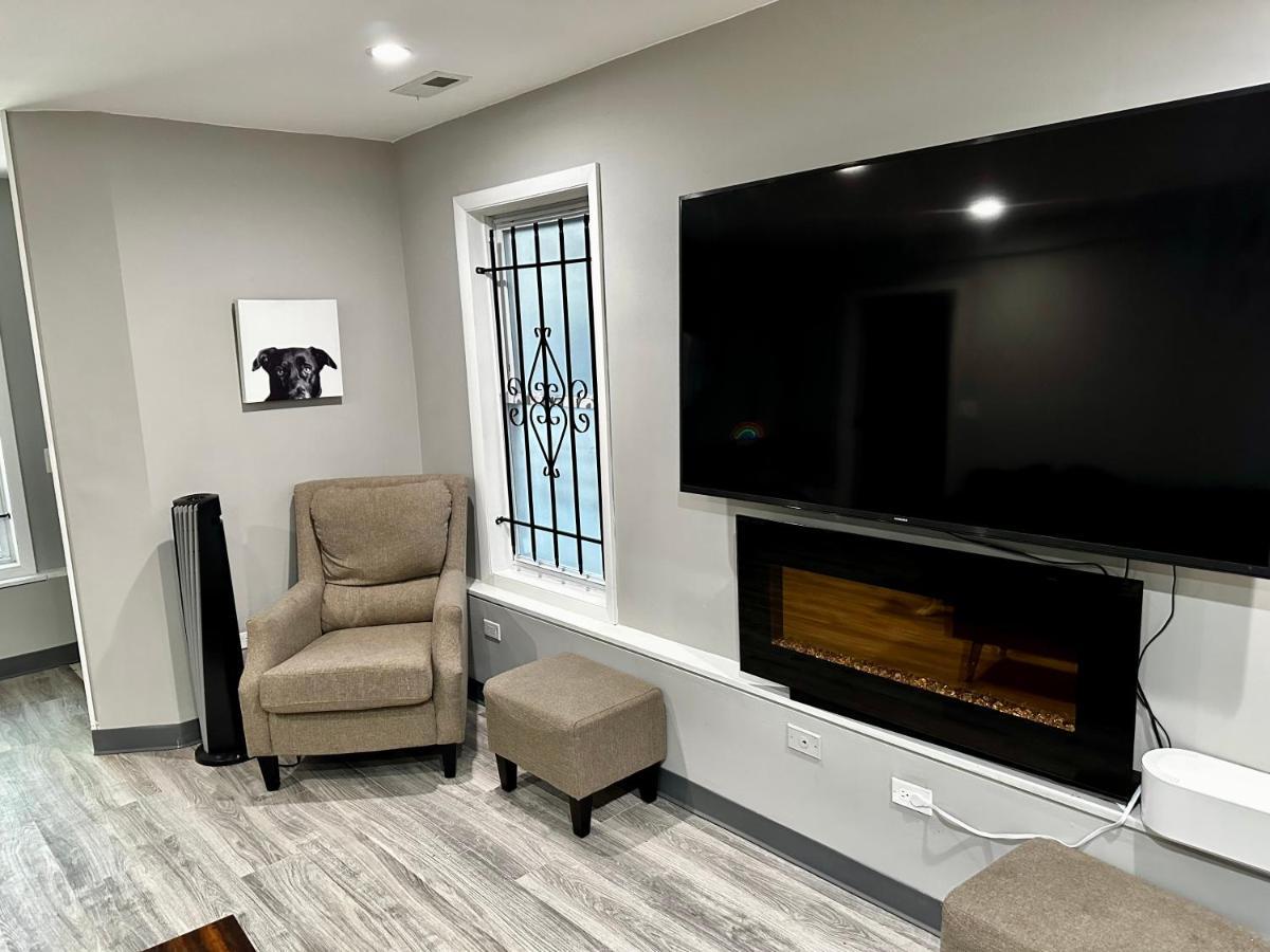 Cozy & Spacious In Irving Park Apartment Chicago
